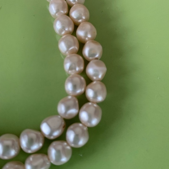 Vintage KJL for Avon enameled Butterfly and Pearl necklace - Picture 5 of 5